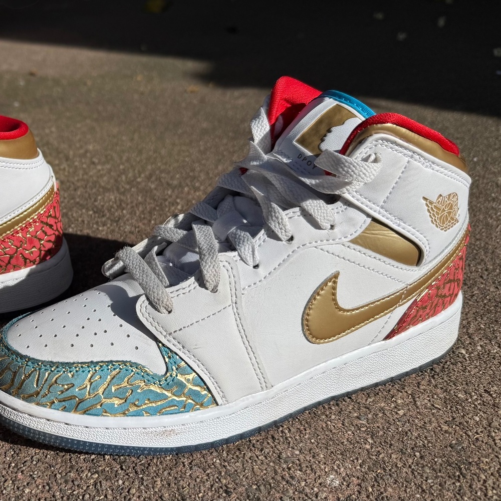 Nike Jordan’s Air 1 Big Kids **Excellent Condition** sz 5.5
